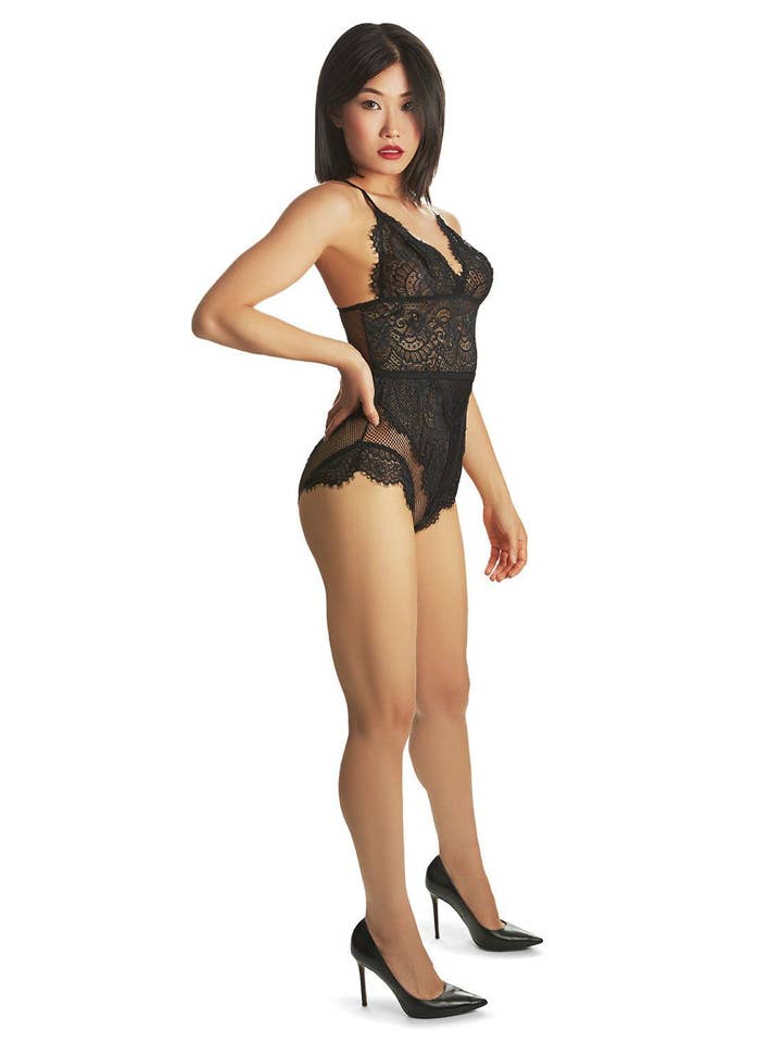 Kvinders Adalene blonder Cross Back Bodysuit for engroshandel hos Infinity Classics International Inc.