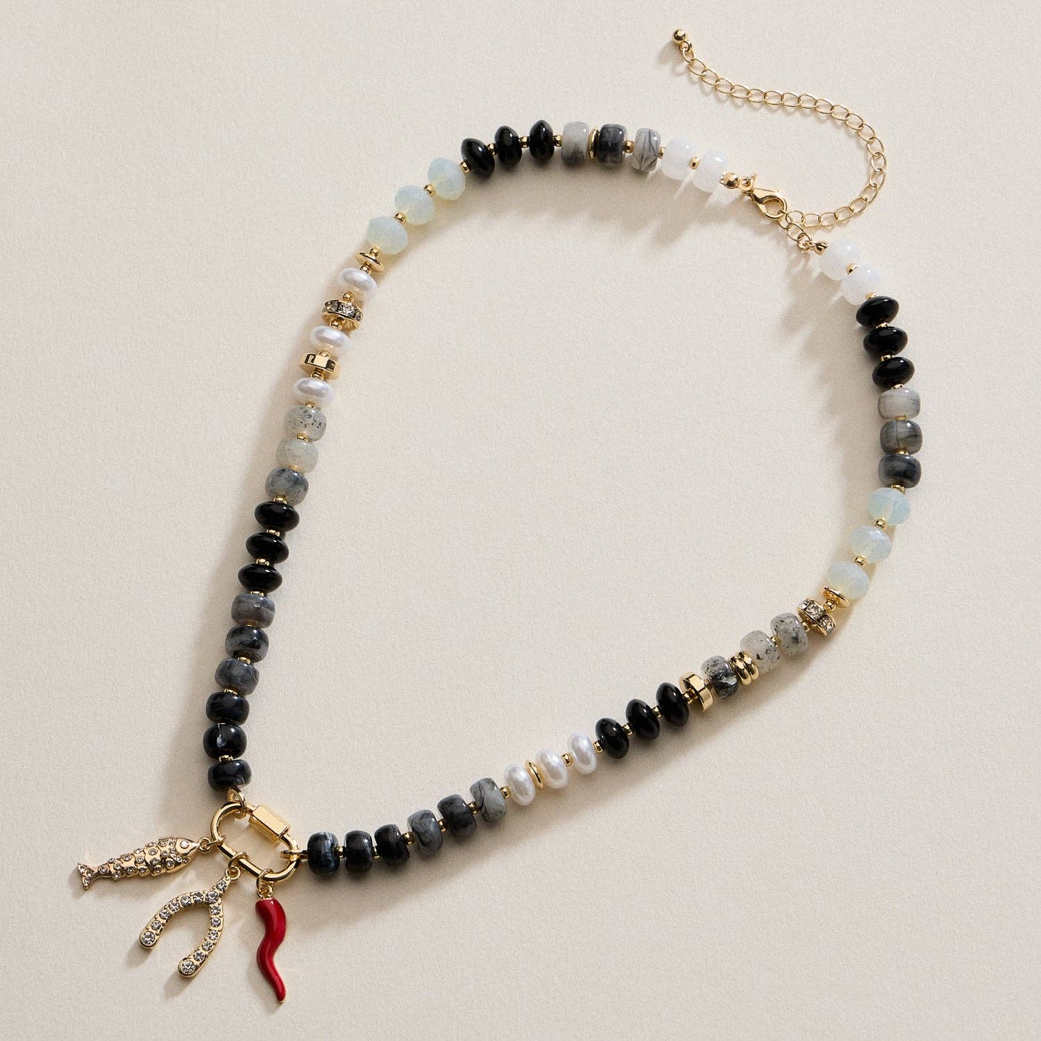 Frem – wholesale Hänge-/berlockhalsband – Flerskiktat glaspärlhalsband med trio av berlocker7