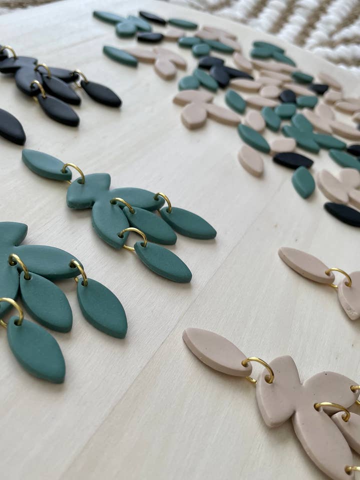 Chandelier Dangles - Argile polymère pour la vente par Hooks and Clay