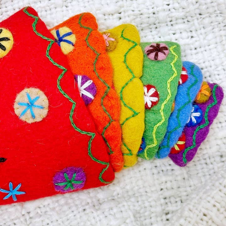 OmaOmaOma! - Wholesale Doll – Kids - Rainbow Babushka Nesting Dolls - 6-Piece Felt Toy Ages 3+3