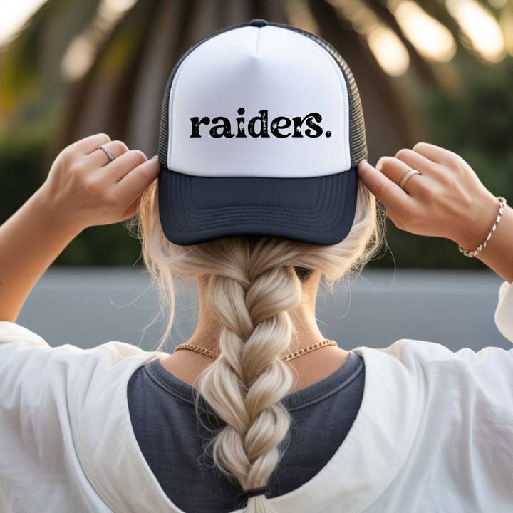 Casquette de camionneur mascotte personnalisée femme chapeau personnalisé jour de match pour la vente par Friday Night Wives