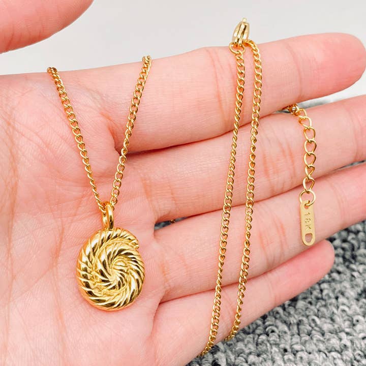 FGS - Spiral Snail Shape Charm 18K Gold Plated Necklace for wholesale by Mio Queena