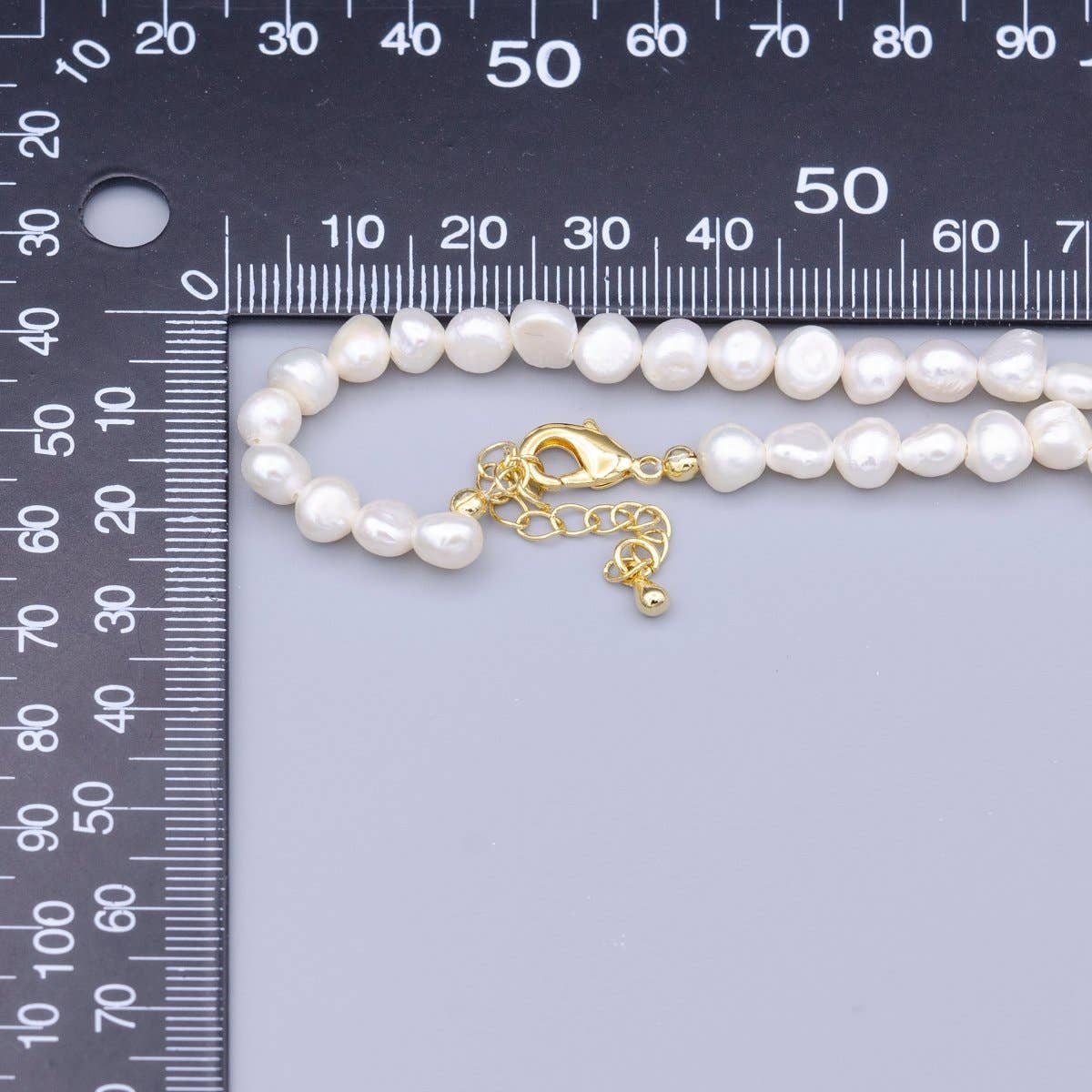 Aim Eternal - Vente Collier ras-de-cou - Collier ras du cou en perles fait main, chaîne de perles de riz, collier en nacre, collier avec chaîne dorée perlée de 38,6 cm + 5 cm d'extension WA-29151