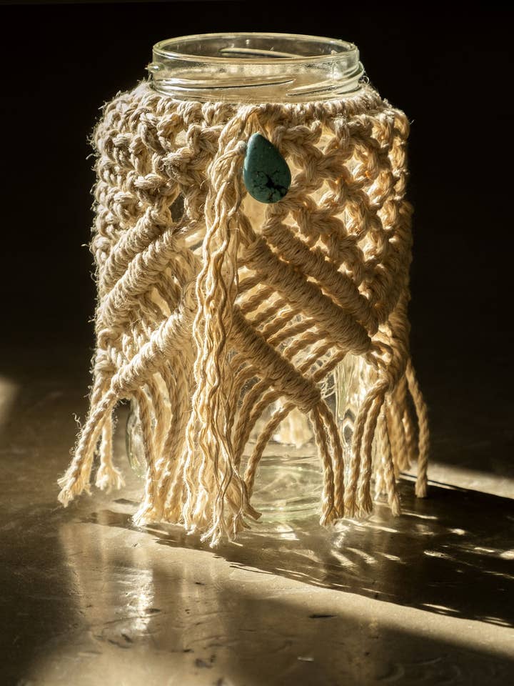 Macrame Vase, Krukkebetræk, Macrame lysestage. for engroshandel hos Gypsy Moon Arts