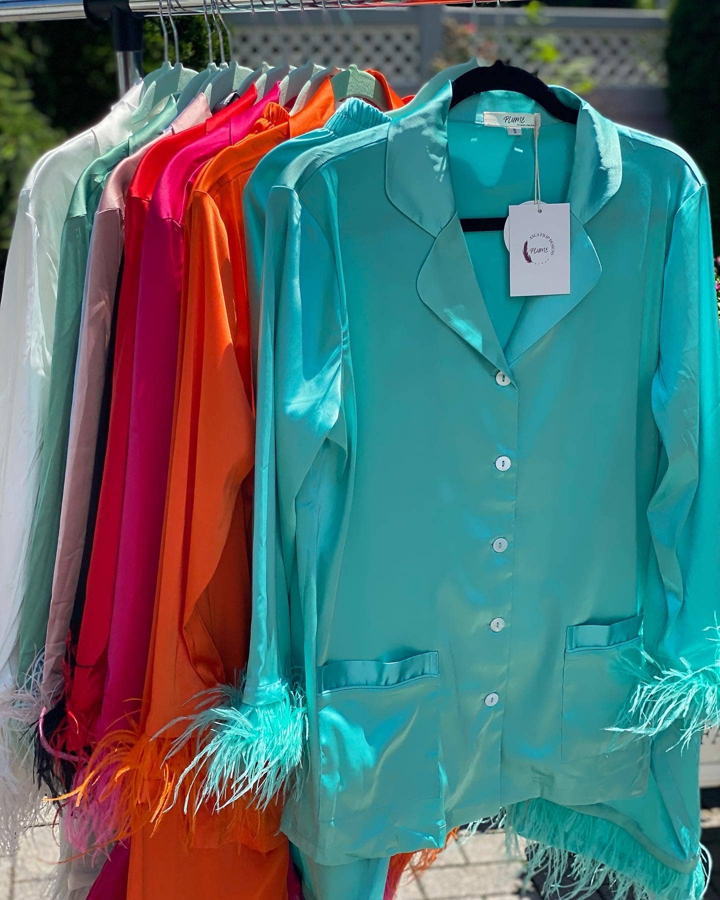 Plume AF Design - Vente Haut et bas de pyjama – femme - Pyjama extensible en satin avec garniture en plumes d'autruche amovible25