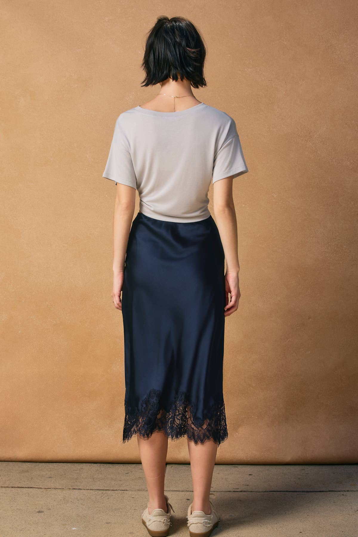 Dress Forum - Venta al por mayor Falda - Mujer - Falda lápiz de satén opaco con dobladillo de encaje (1)12