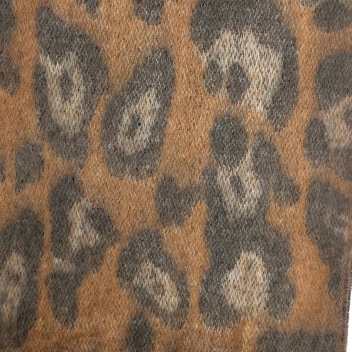 London Scarves – wholesale Scarf – Women's – Fluffy leopard print scarf finished with tassels