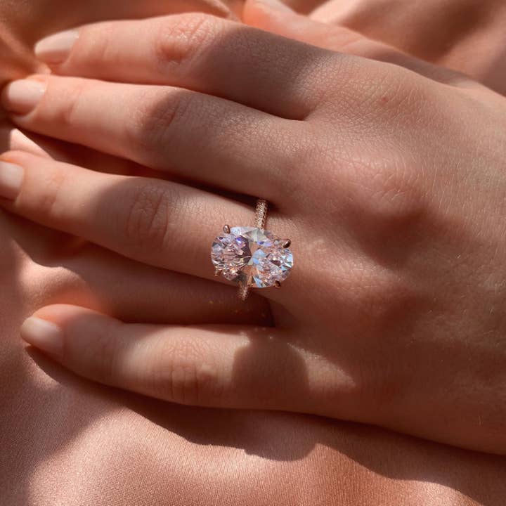 Skræddersyet forlovelsesring for engroshandel hos Kimiya Designs