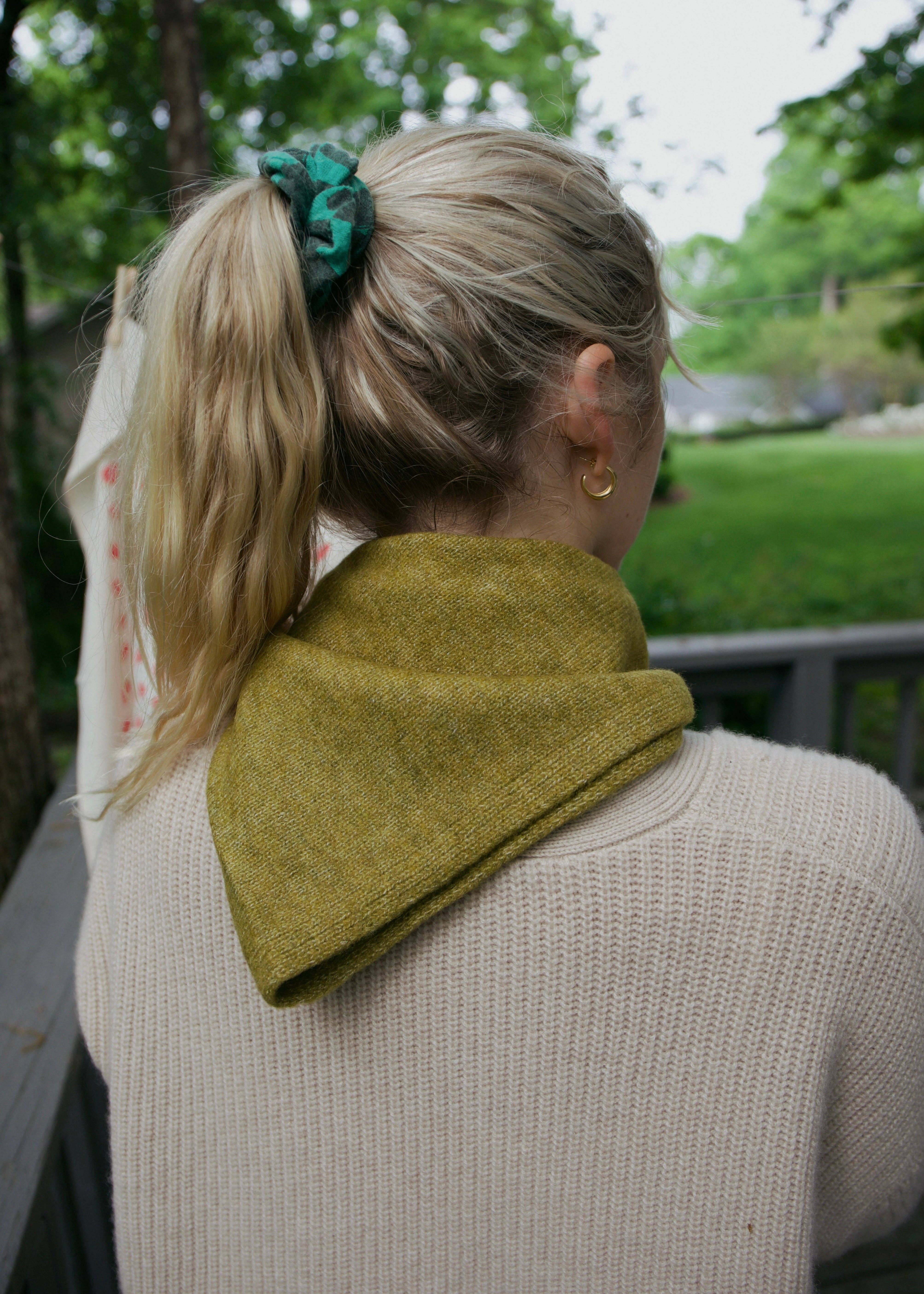 Beaten Path Co - Wholesale Scarf - Women's - WILD OLIVE & STRAWBERRY TRIANGLE SCARF PACK17