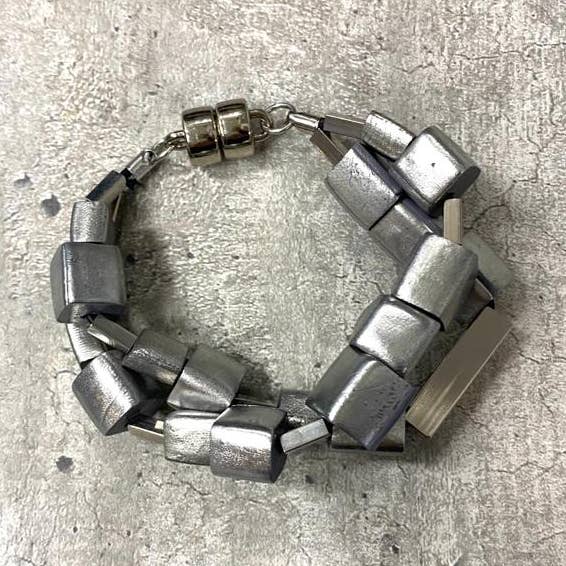 Mini Kuber Dubbel Armband - Silver för wholesale av MARILIA CAPISANI