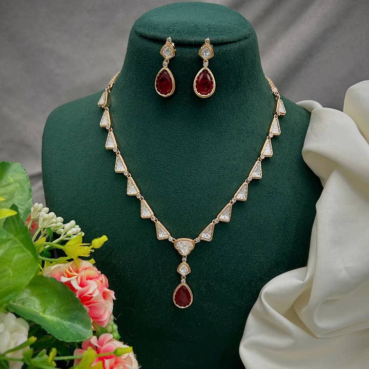 Set di collana con goccia reale scarlatta per la vendita all'ingrosso da parte di Vinnis Jewelry