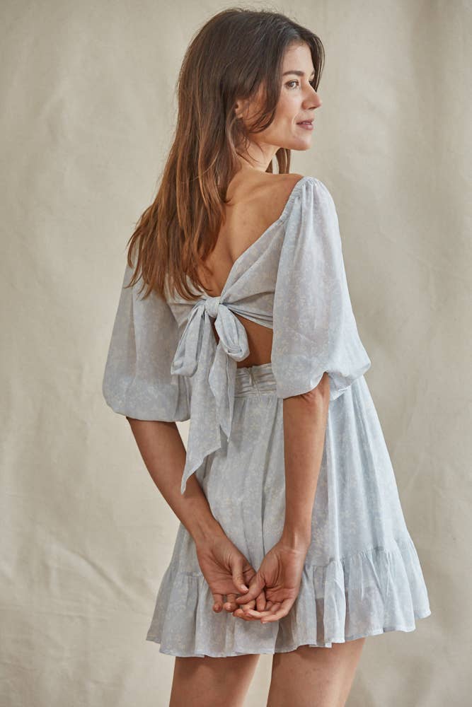 Azzurro L5461 | Abito Fluttuante in Crepe di Chiffon Intrecciato con Lacci Posteriori in vendita all'ingrosso su Faire