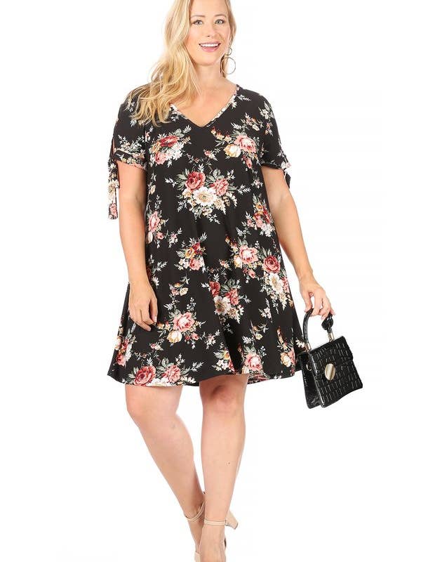 Plus Mørk Blomstret Slips Sleeve V-hals Swing K for engroshandel hos VIBE Apparel Co