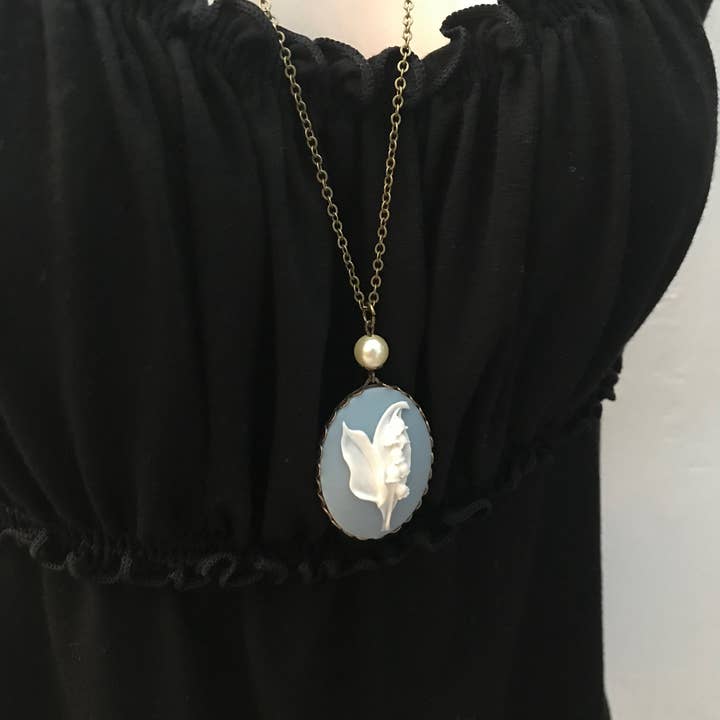 Botanical Bird - Wholesale Pendant/Charm Necklace - Blue Lily Of The Valley Cameo Necklace2