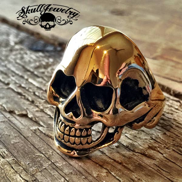 Anillo de Calavera con Dedo de Oro (#351) para venta al por mayor de SkullJewelry.com