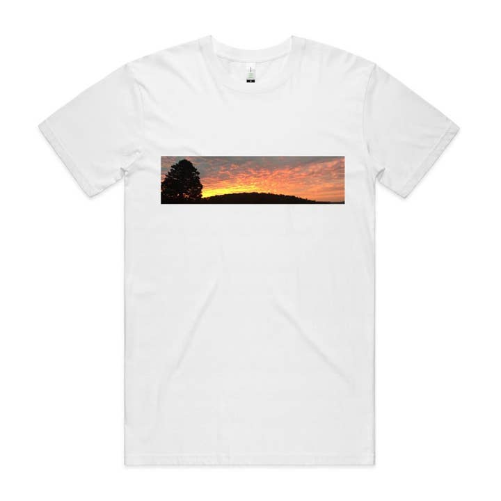 Mt Macedon Sonnenuntergang T-Shirt x für den Großhandel von High Tees