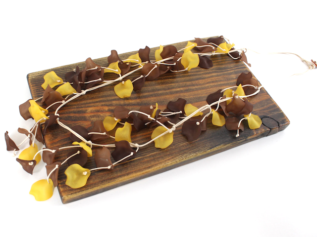 Pretty Persuasions - Vente Colliers plastrons - N24005 Collier tendance en polyrésine à pétales drapés9