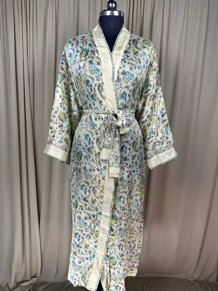 Kimono vintage en crêpe de soie, robe bohème, vêtement de détente, couverture de plage pour la vente par The Eastern Loom