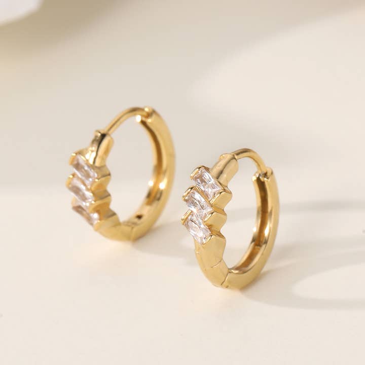 Lovelika – wholesale Enkelt örhänge – Mini creoler med strass - Penelope