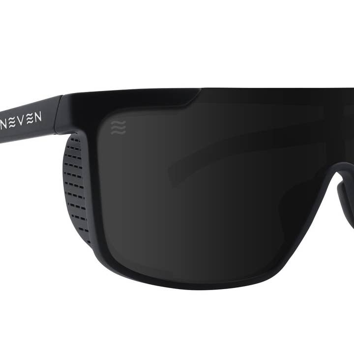 Noir Pitch pour la vente par Neven Eyewear