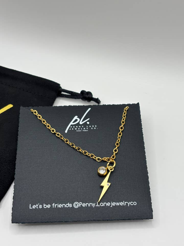 Collier éclair Hadley ton or pour la vente par Penny Lane Jewelry Co