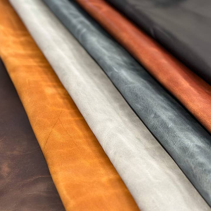 Collection en cuir DIESEL, Peau de cuir aniline vieilli pour la vente par Qaswara Leather