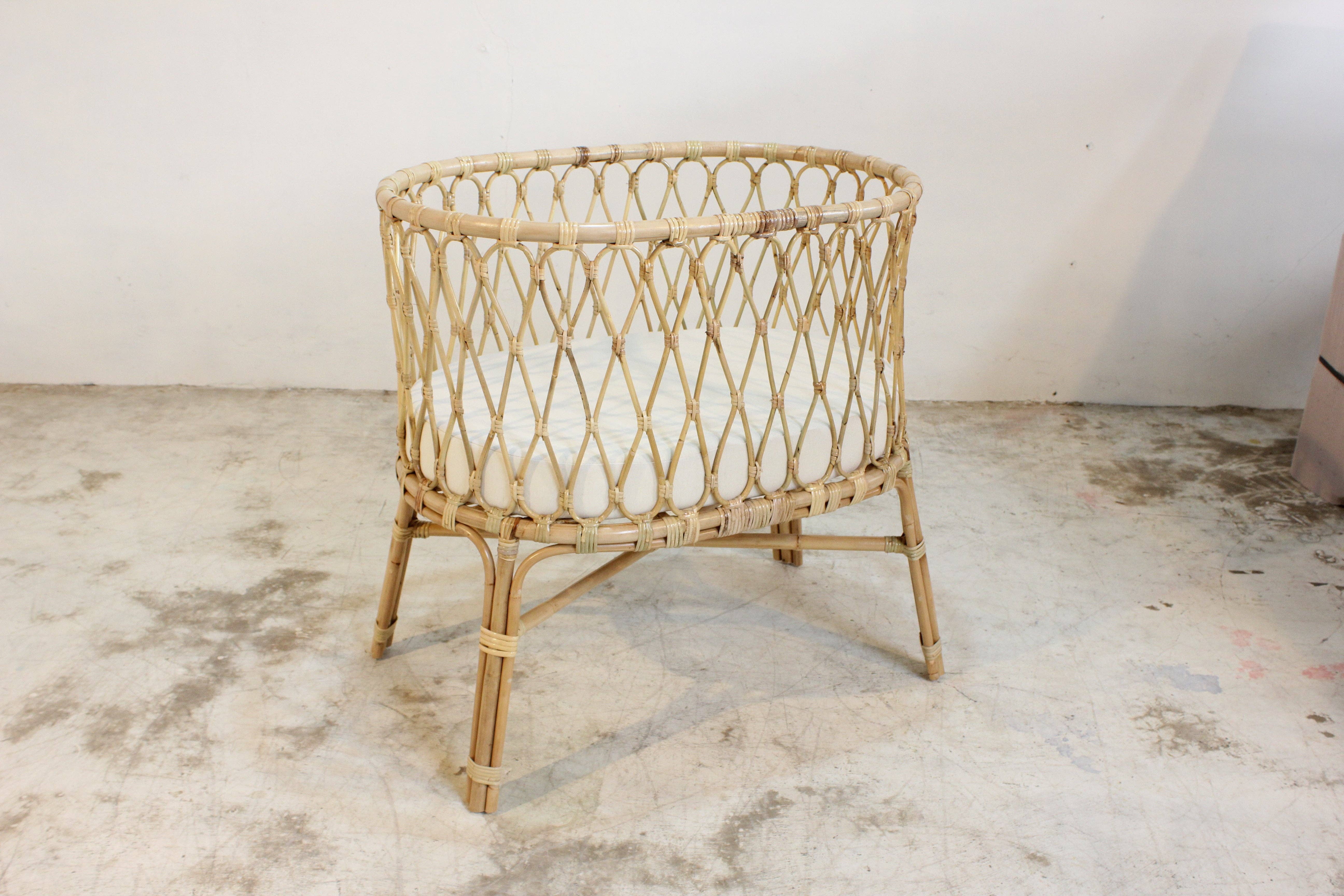 BOIS BLANC HOME LTD – wholesale Bassinet – Baby – Oval Bassinet