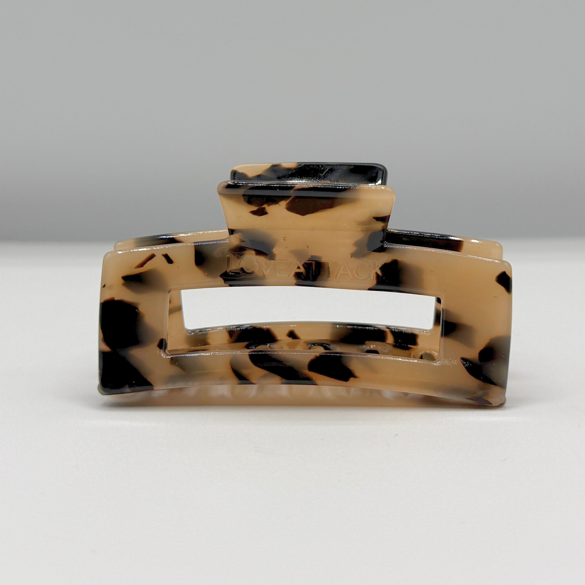 Love Attack - Wholesale Hair Clip - Women's - Sara Cellulose Acetate Hair Claw Clips48