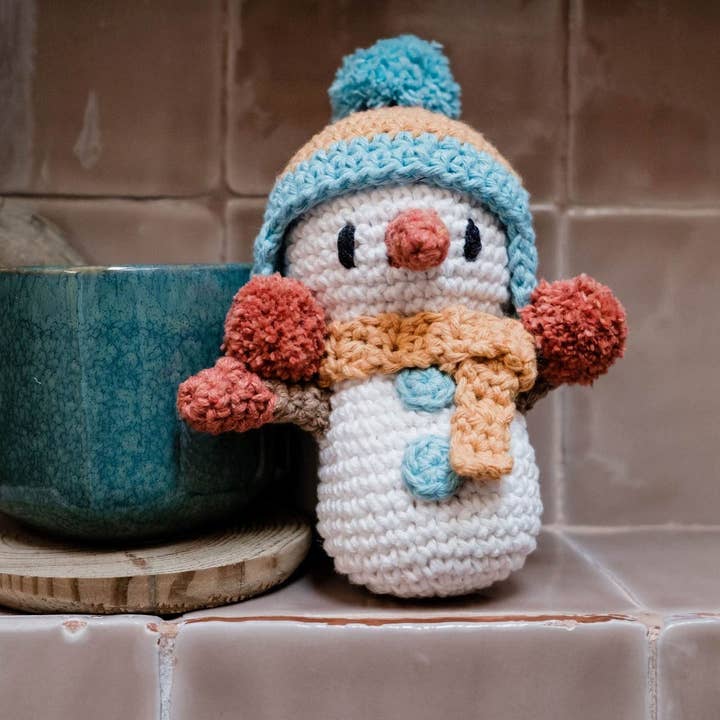 DIY Crochet Kit Winter Snowman Jingle for wholesale by Hoooked Yarns