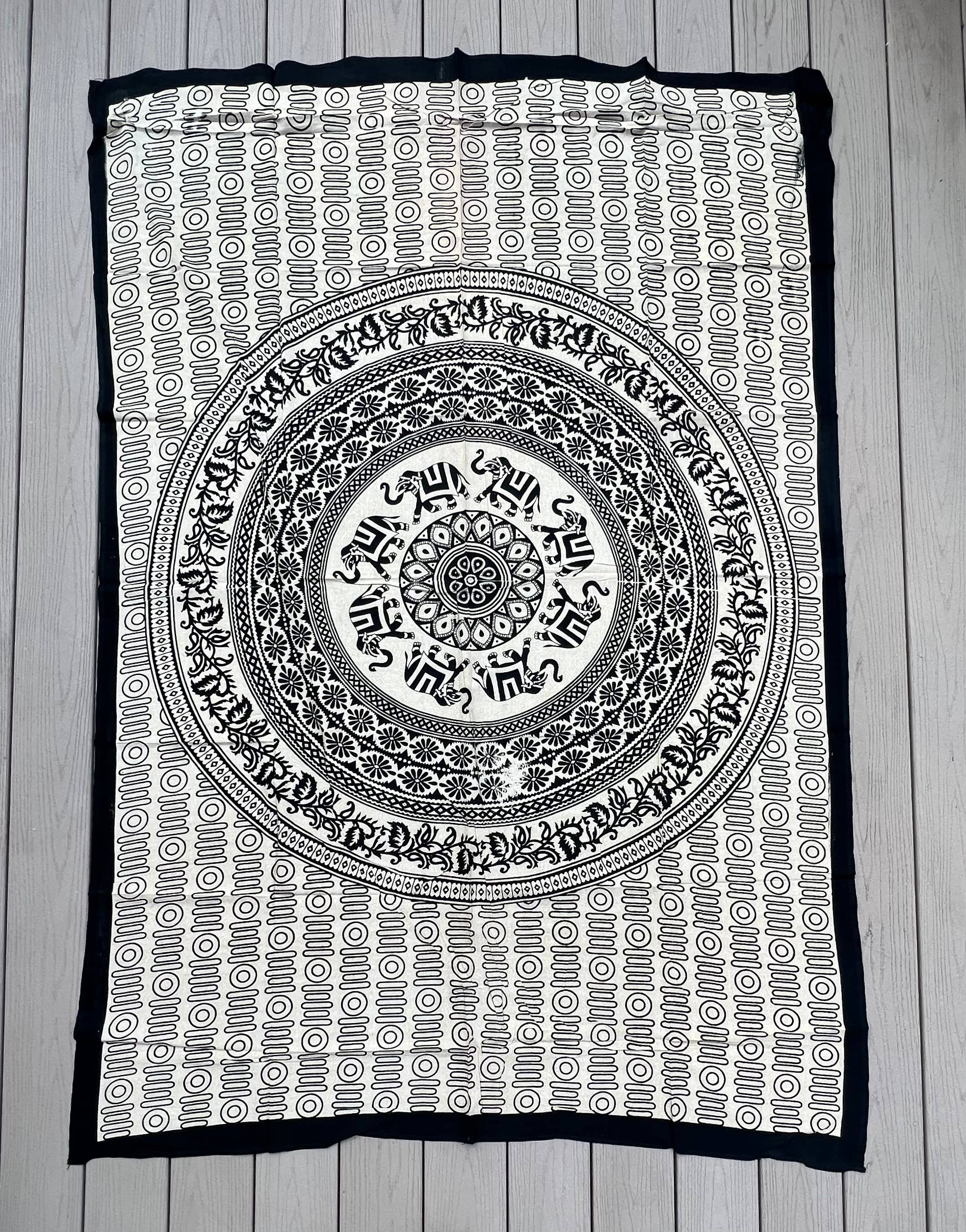 Lungta Imports - Vendita all'ingrosso Arazzi/Tessuti d'arredo - Arazzo Elephant Mandala 80 «X50" Bianco21