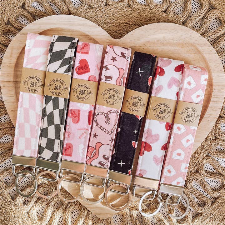 Handmade Riley Co - Vendita all'ingrosso Portachiavi - Donna - Portachiavi a quadretti rosa ondulato | Bustina da polso per San Valentino | Portachiavi Galentine
