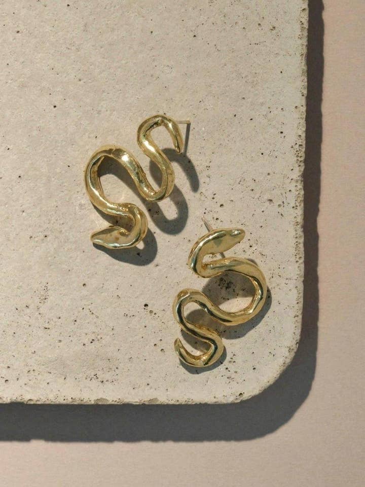 Ormkyssörhängen för wholesale av Dea Dia