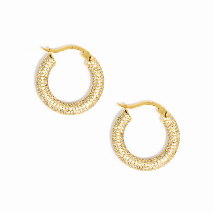 Créoles tube pavées pour la vente par Sami Jewels