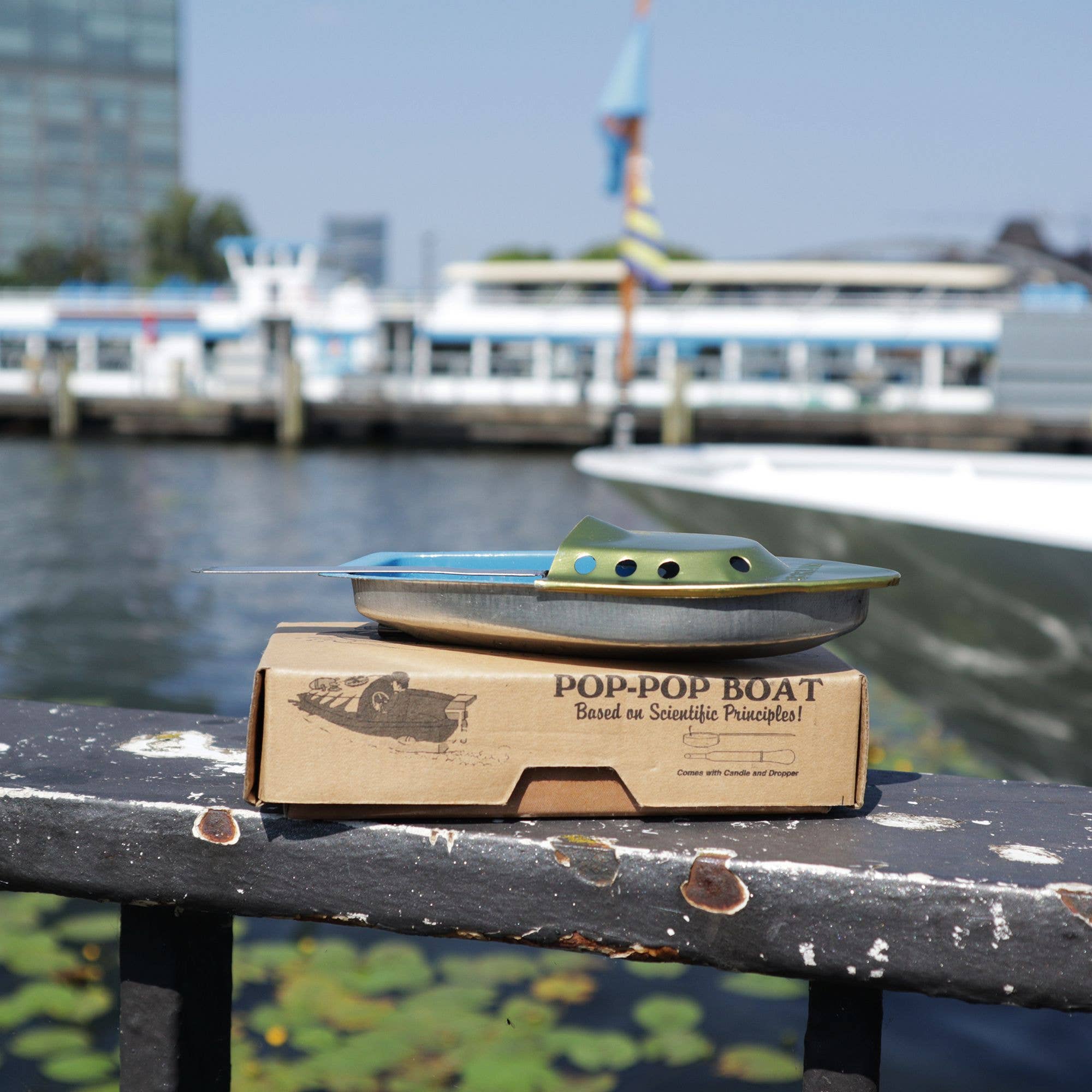 Tribal Trade GmbH - Wholesale Classic Toy - Kids - Tin toy candle boat Berlin gold light blue. Pop Pop Blech8