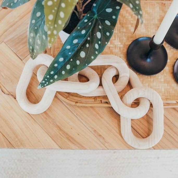 Vine & Nest - Wholesale Decorative Tabletop Object - Hand-crafted Wooden Chains and Rings1