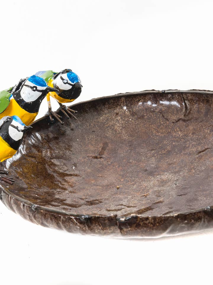 GROTE METALEN VOERBAK MET PIMPELMEZEN voor wholesale door Zimba-Arts