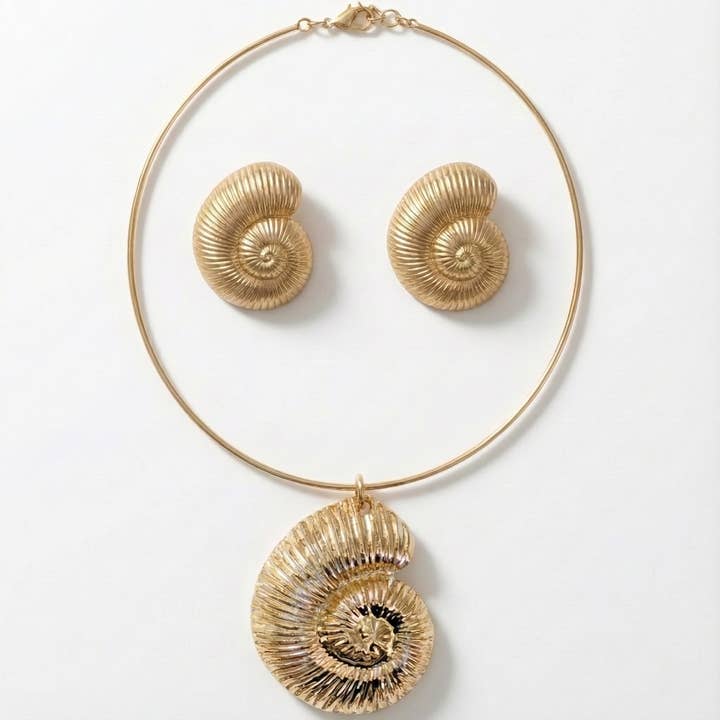 Vintage Gold Seashell Collar Necklace & Earrings Set | Beach for wholesale by Bijoux Envie Statement Jewelry