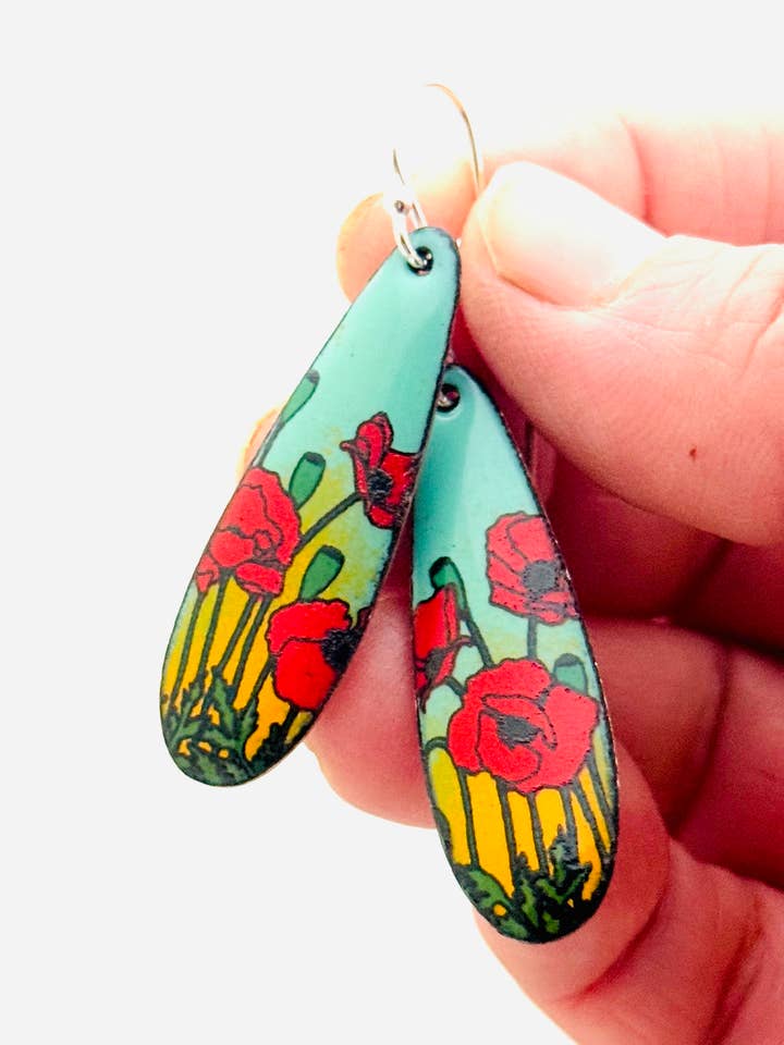 Boucles d'oreilles longues en forme de goutte, émail vert menthe et jaune pour la vente par Magpie Mouse Studios