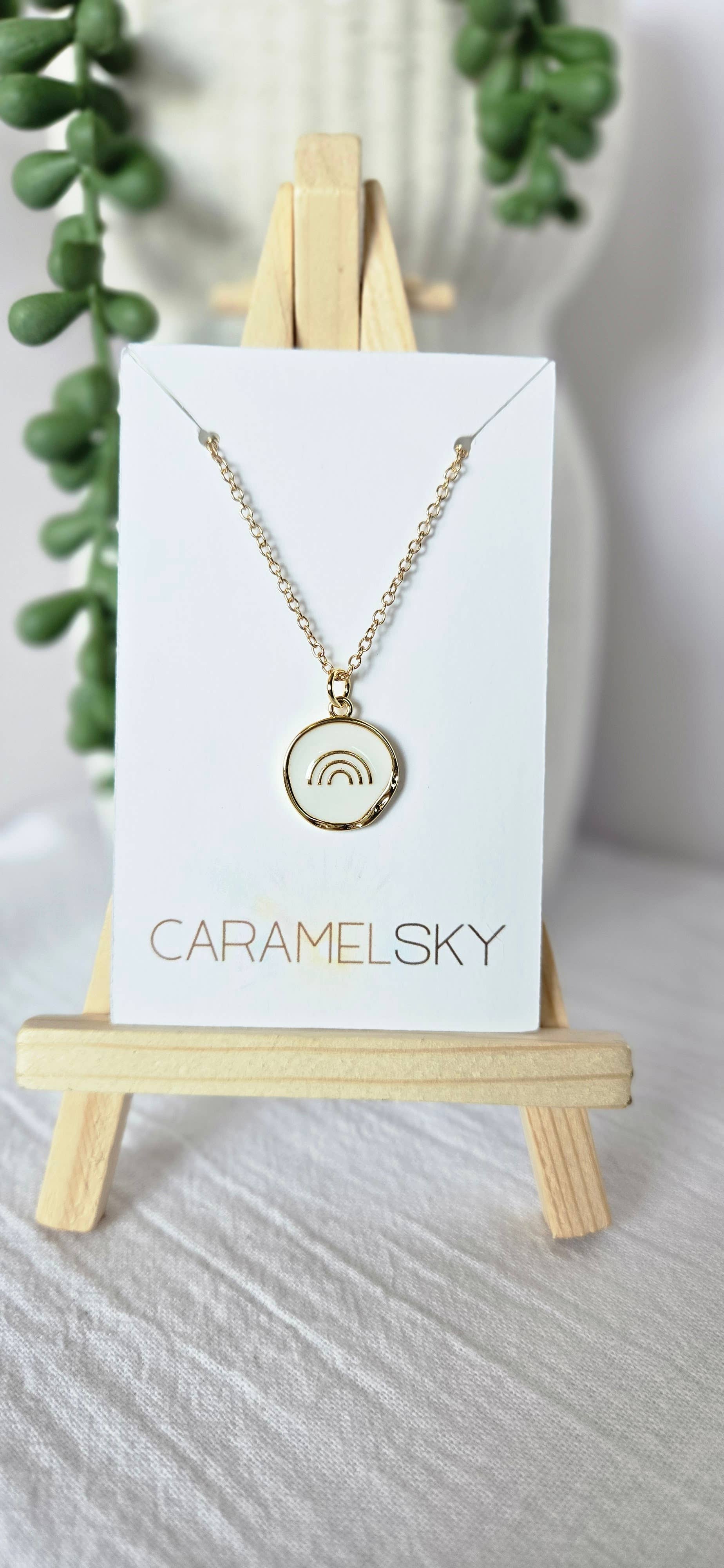 Caramel Sky - Vente Colliers à pendentif - Collier Pendentif Arc-en-ciel Plaqué Or 18K, Bijoux Chrétiens3