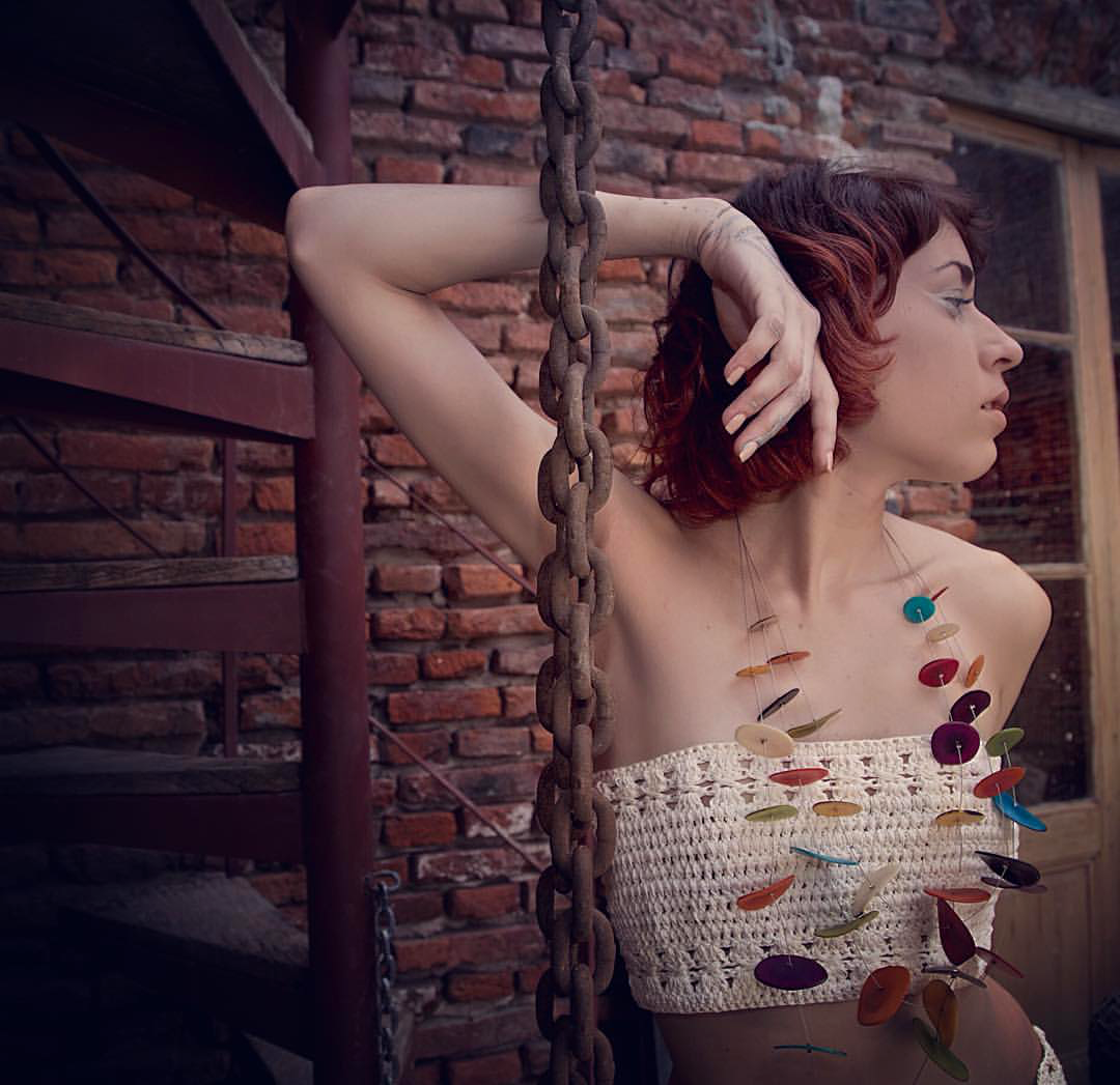 Ans Designs – wholesale Beaded/pearl necklace – Crossed petals6