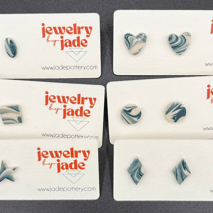 oorbellen van blauwgroen en bisque porselein, marmer, klein voor wholesale door Jade Pottery & DIY Studio