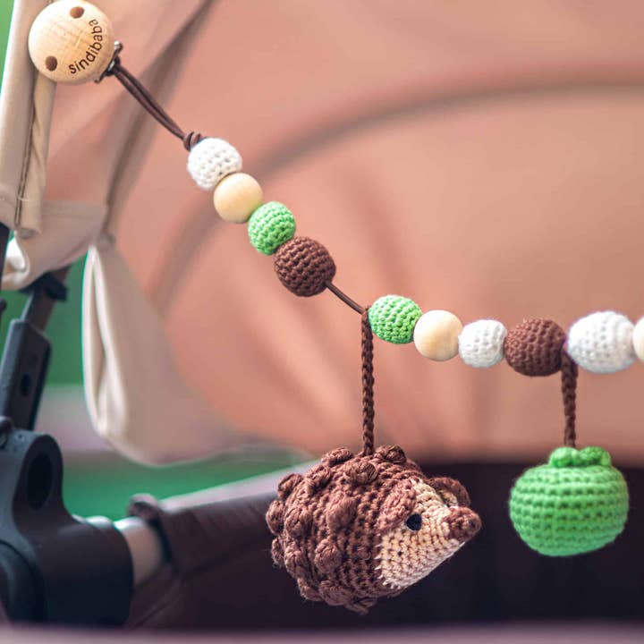 SindiBaba – wholesale Barnvagnsöverdrag/-tillbehör - Baby – Haklapp med virkade igelkottar och äpple från SindiBaba7