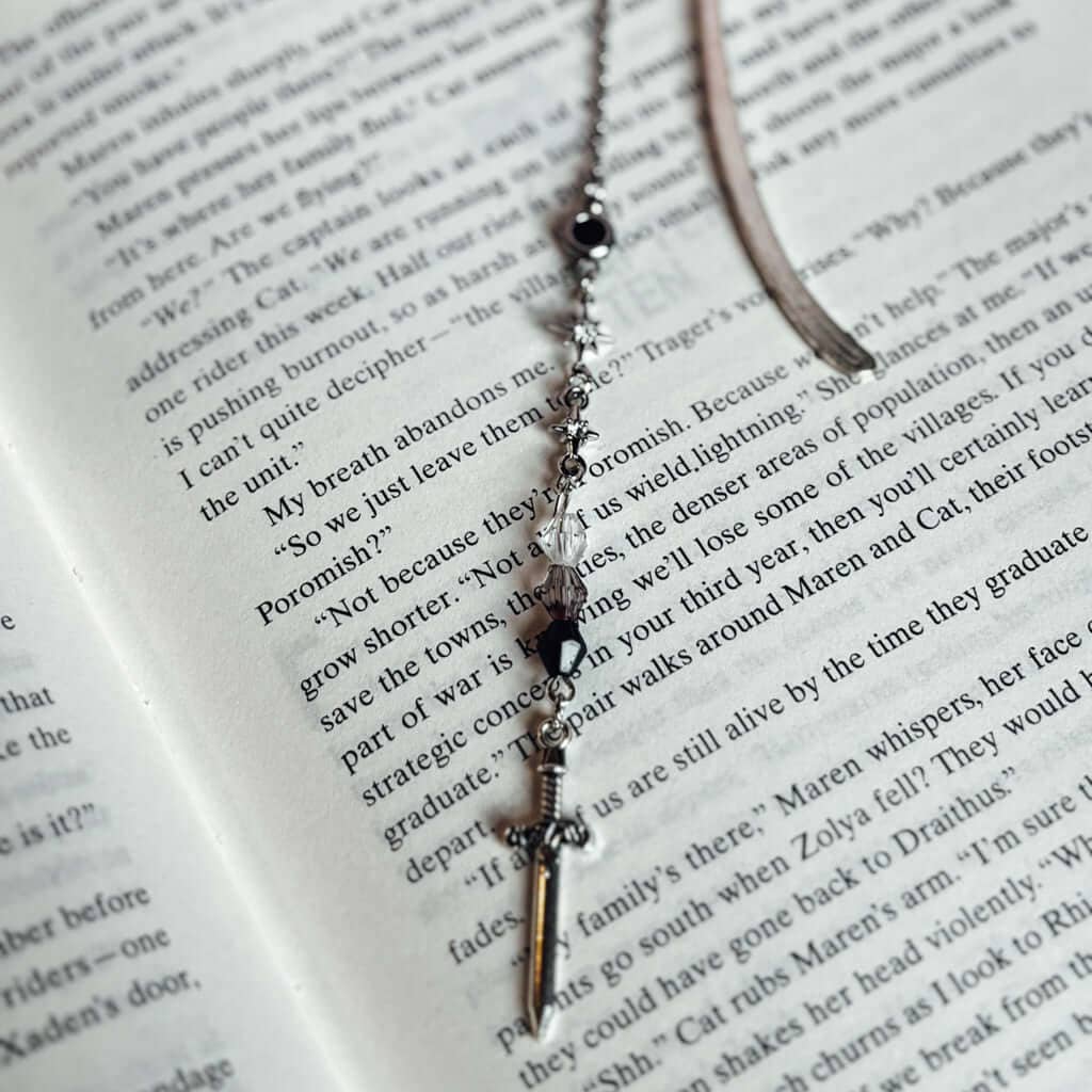 Bookish Queen - Vente Marque-page - Pendentif de Marque-page Perlé - Le Poignard0