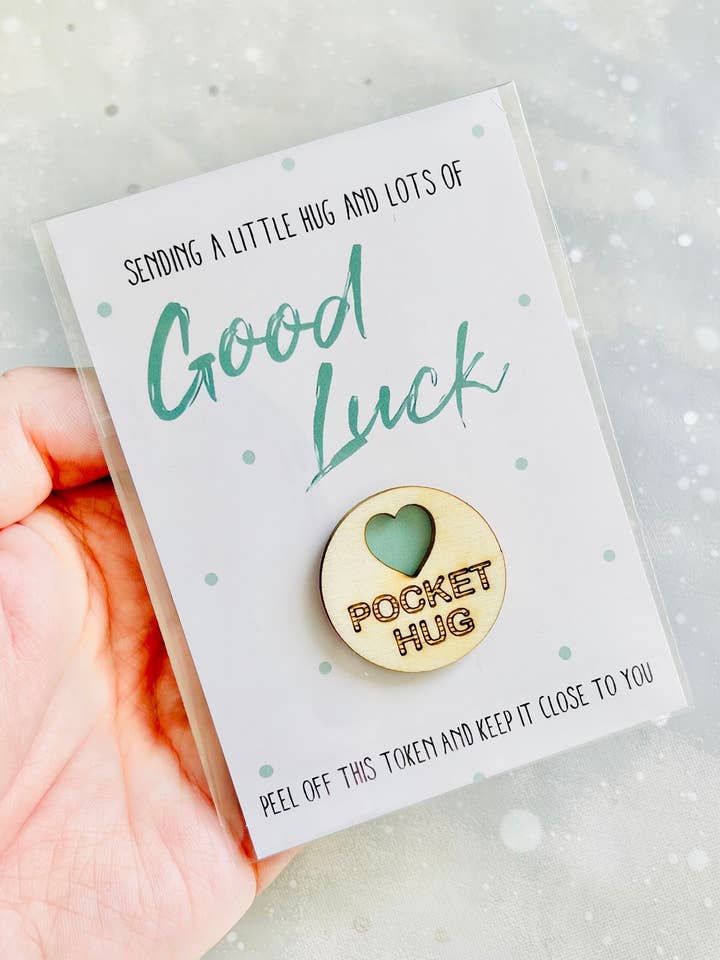 Jeton de positivité Good Luck Pocket Hug & Friendship pour la vente par The Gift Club