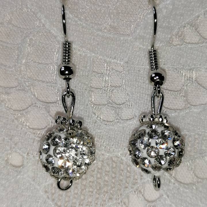 Boucles d'oreilles argentées pour la vente par Blue Moon Bijoux