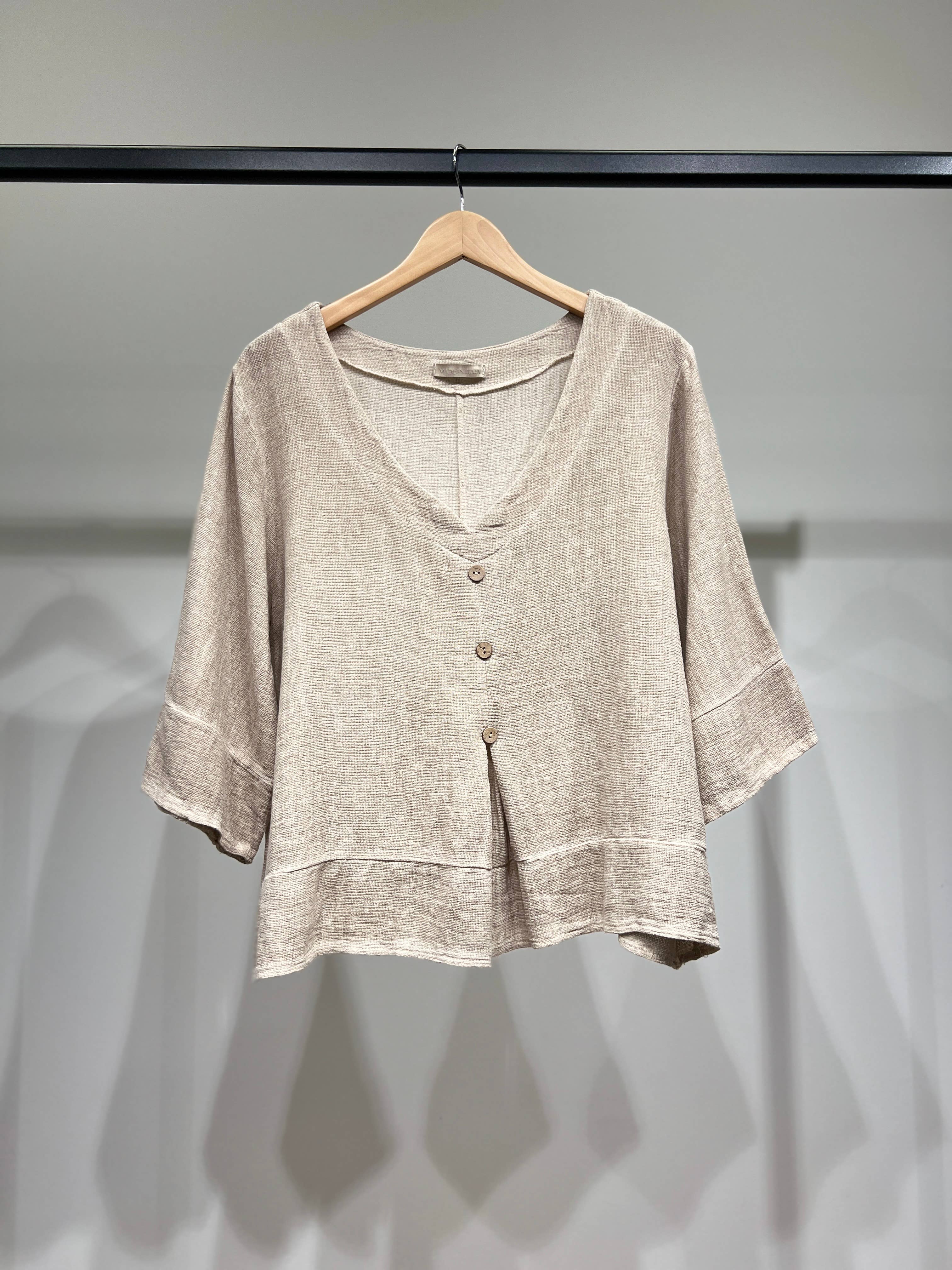 L'Emotion - Wholesale Blouse - Women's - 3/4 Sleeve Sweater Cardigan Effect 50% Linen & 50% Cotton0