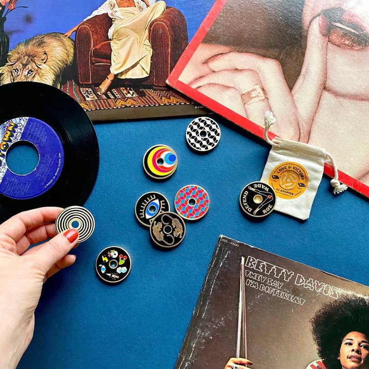 Love & Victory - Wholesale Music Accessory - Stylish Enamel 45 Adaptor (Vinyl Accessory)8