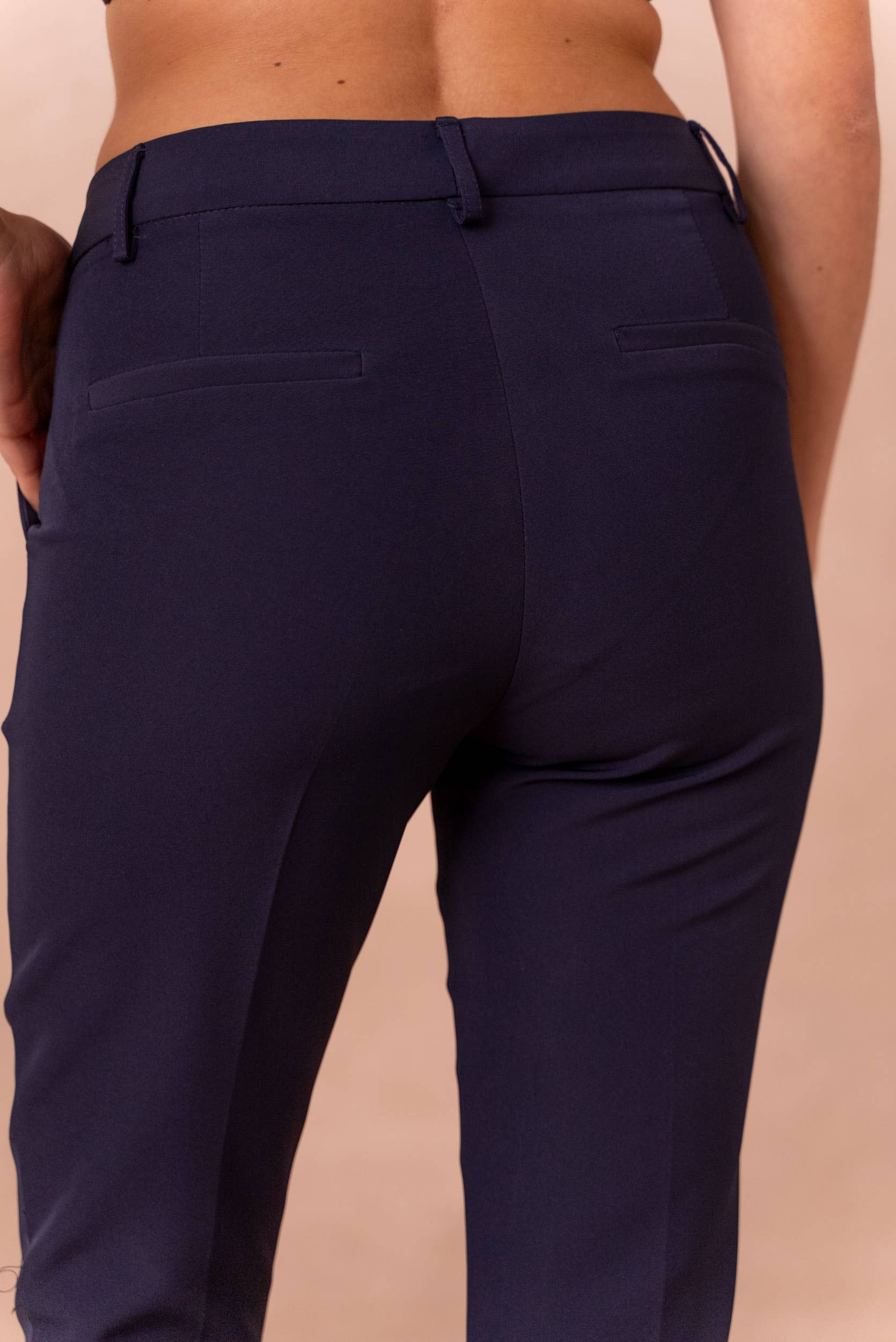 Attentif Paris – wholesale Pants – Women's – [Timeless] High-waisted cigarette pants10