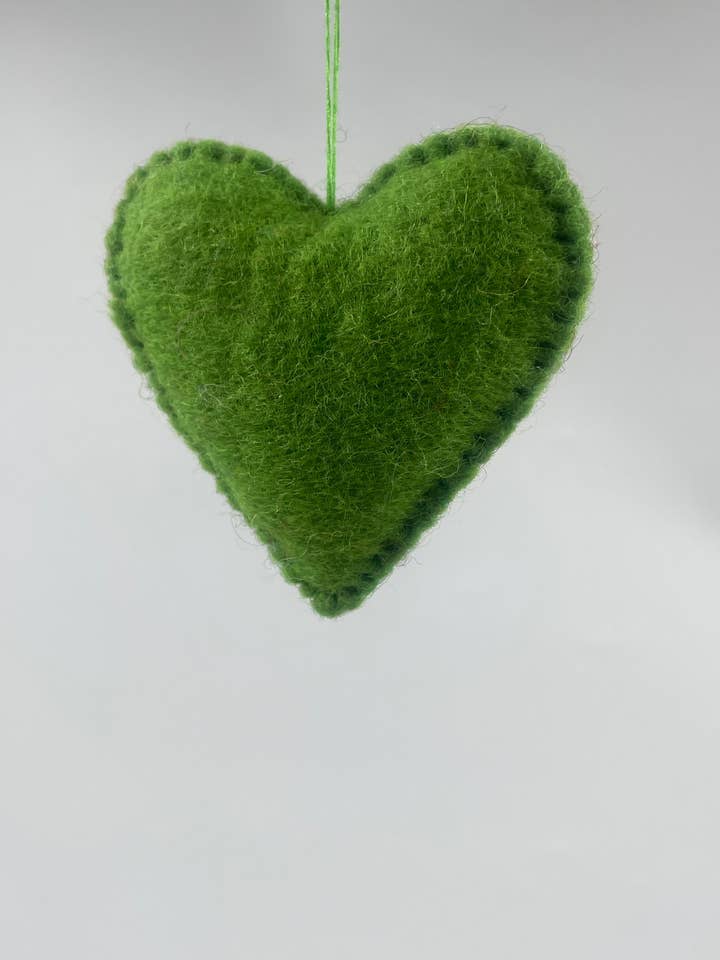 Filt hjärtdekorationer/prydnader för wholesale av Funky Yak Ltd