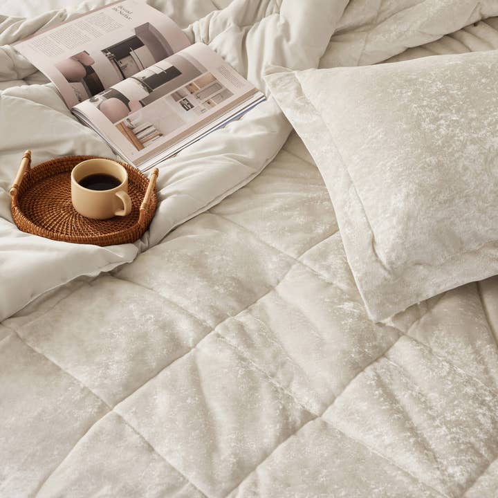 Olliix - Wholesale Bedding Set - Velvet Quilted Diamond Comforter Set, Champagne11